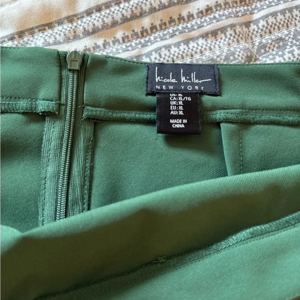 Nicole Miller Green Skirt Suit set - Large blazer and XL skirt - Picture 4 of 11